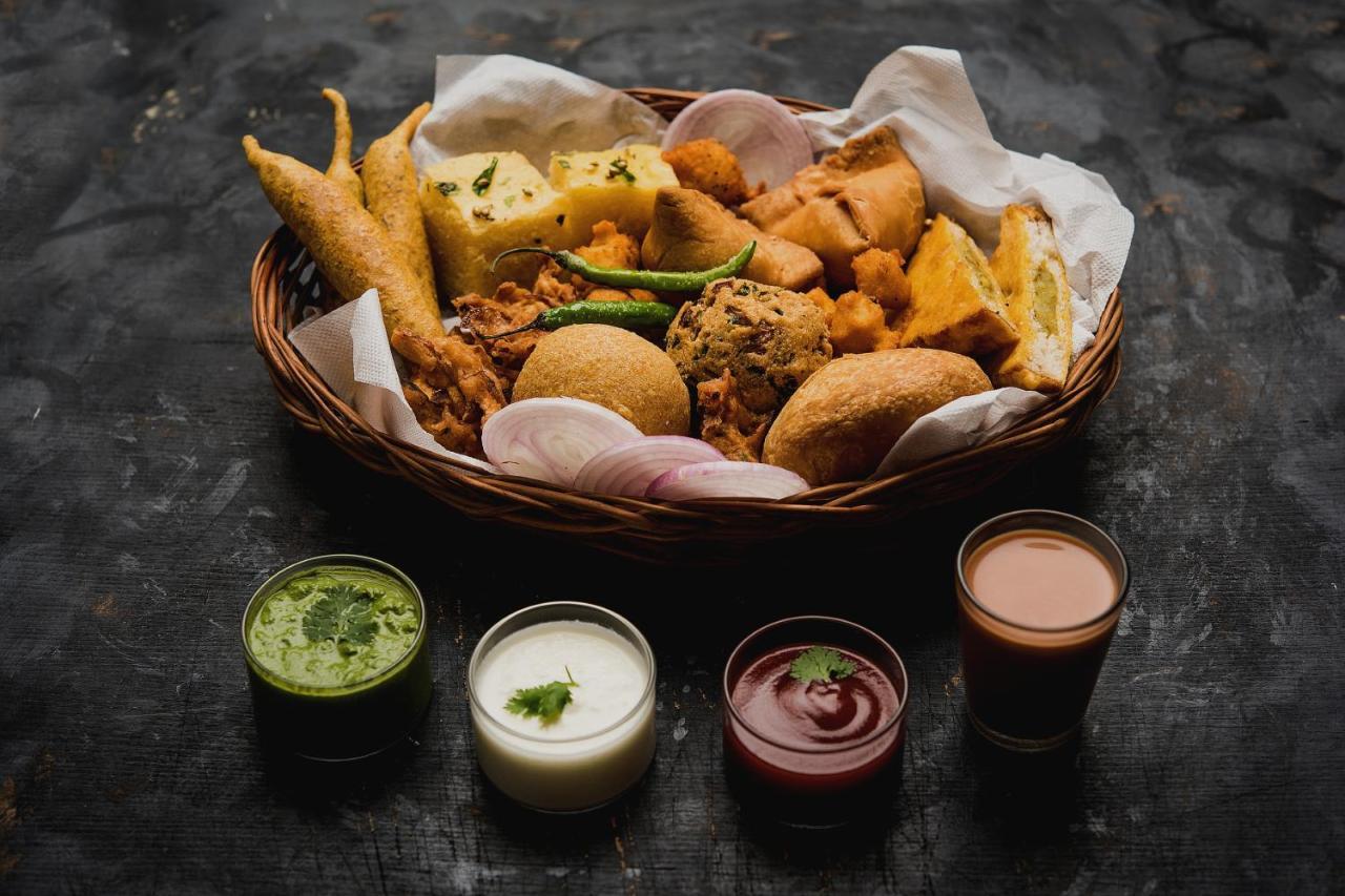Capital O Hotel Sapphire Inn Gorakhpur Kültér fotó
